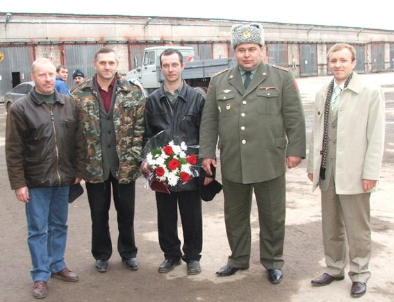 По ходатайству военного комиссара Октябрьского и Советского округов г.Рязани В.В. Деева водитель автотранспортного цеха Ново-Рязанской ТЭЦ Сорокин А.А. отмечен благодарственным письмом главы муниципального образования — город Рязань